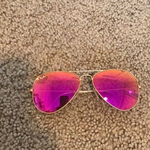 Pink rayban aviators!